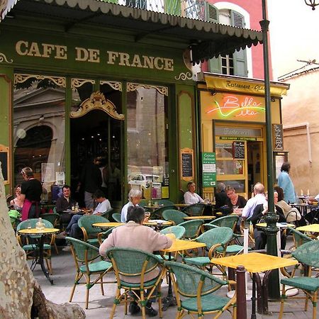 Studio De Charme Avec Sa Terrasse En Plein Coeur De Ville Л'Иль-сюр-ла-Сорг Экстерьер фото