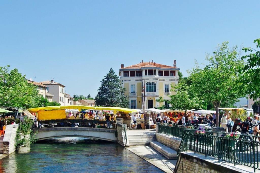 Studio De Charme Avec Sa Terrasse En Plein Coeur De Ville Л'Иль-сюр-ла-Сорг Экстерьер фото