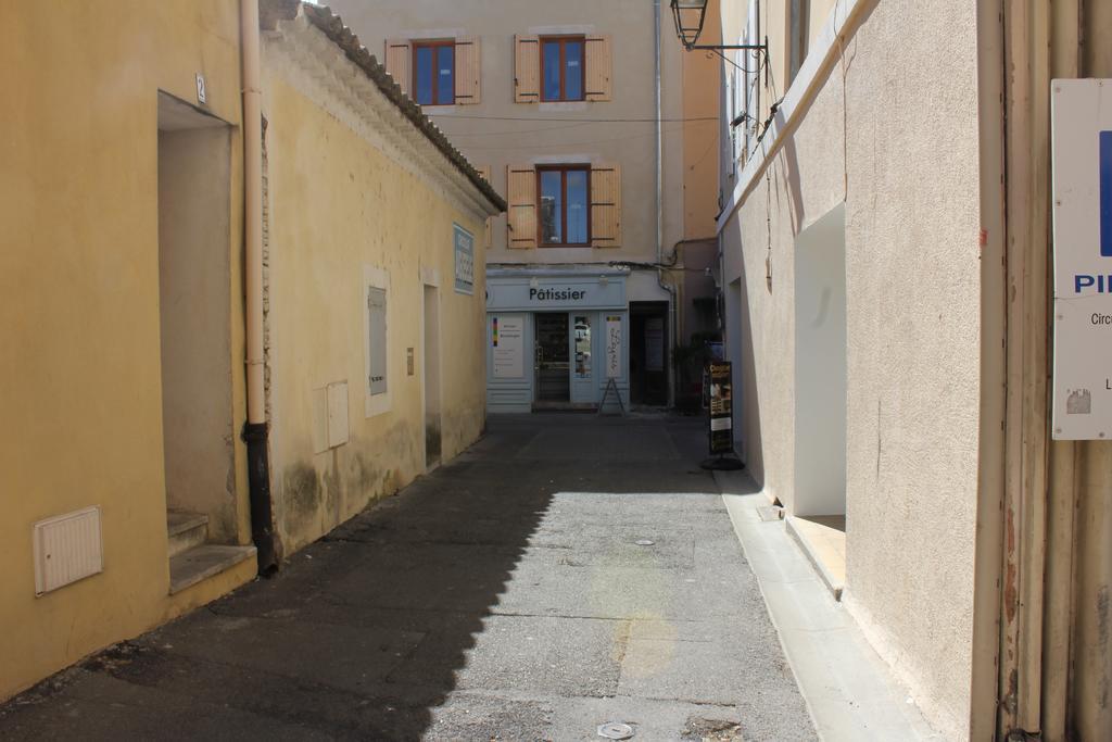 Studio De Charme Avec Sa Terrasse En Plein Coeur De Ville Л'Иль-сюр-ла-Сорг Экстерьер фото