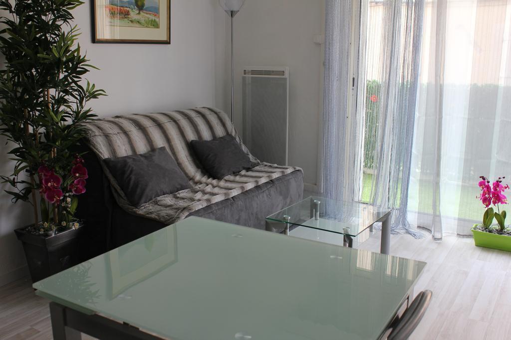 Studio De Charme Avec Sa Terrasse En Plein Coeur De Ville Л'Иль-сюр-ла-Сорг Экстерьер фото