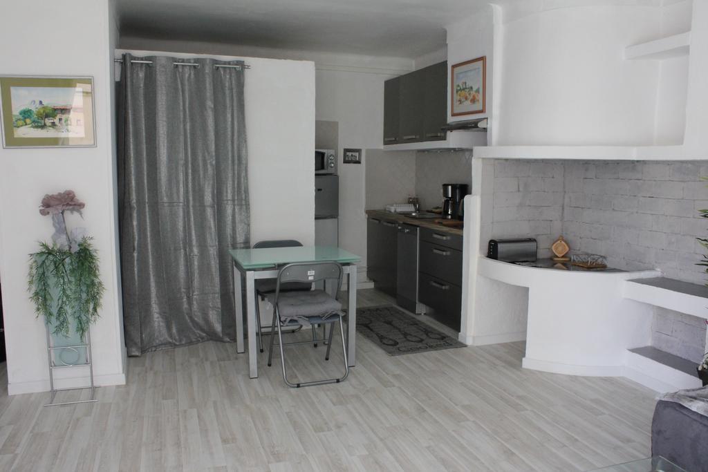 Studio De Charme Avec Sa Terrasse En Plein Coeur De Ville Л'Иль-сюр-ла-Сорг Экстерьер фото